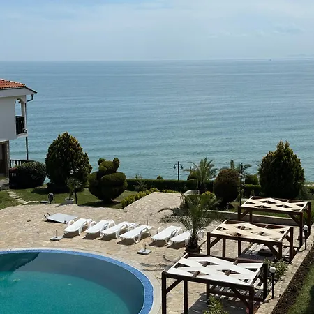 Sun Coast By The Sea *